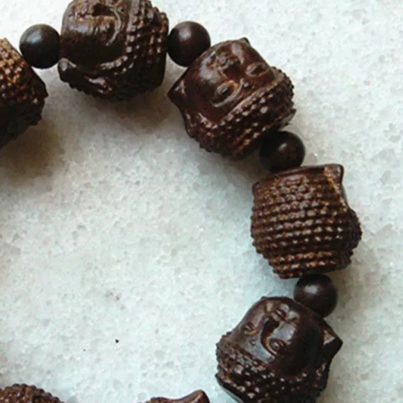 Carved wood peaceful Buddha face Bracelet - Picture 3 of 6